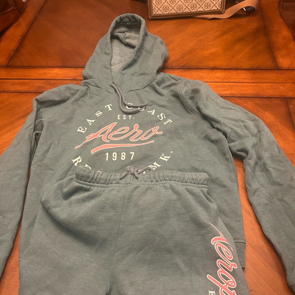 Aeropostale Green Hoodie and Sweatpants Set